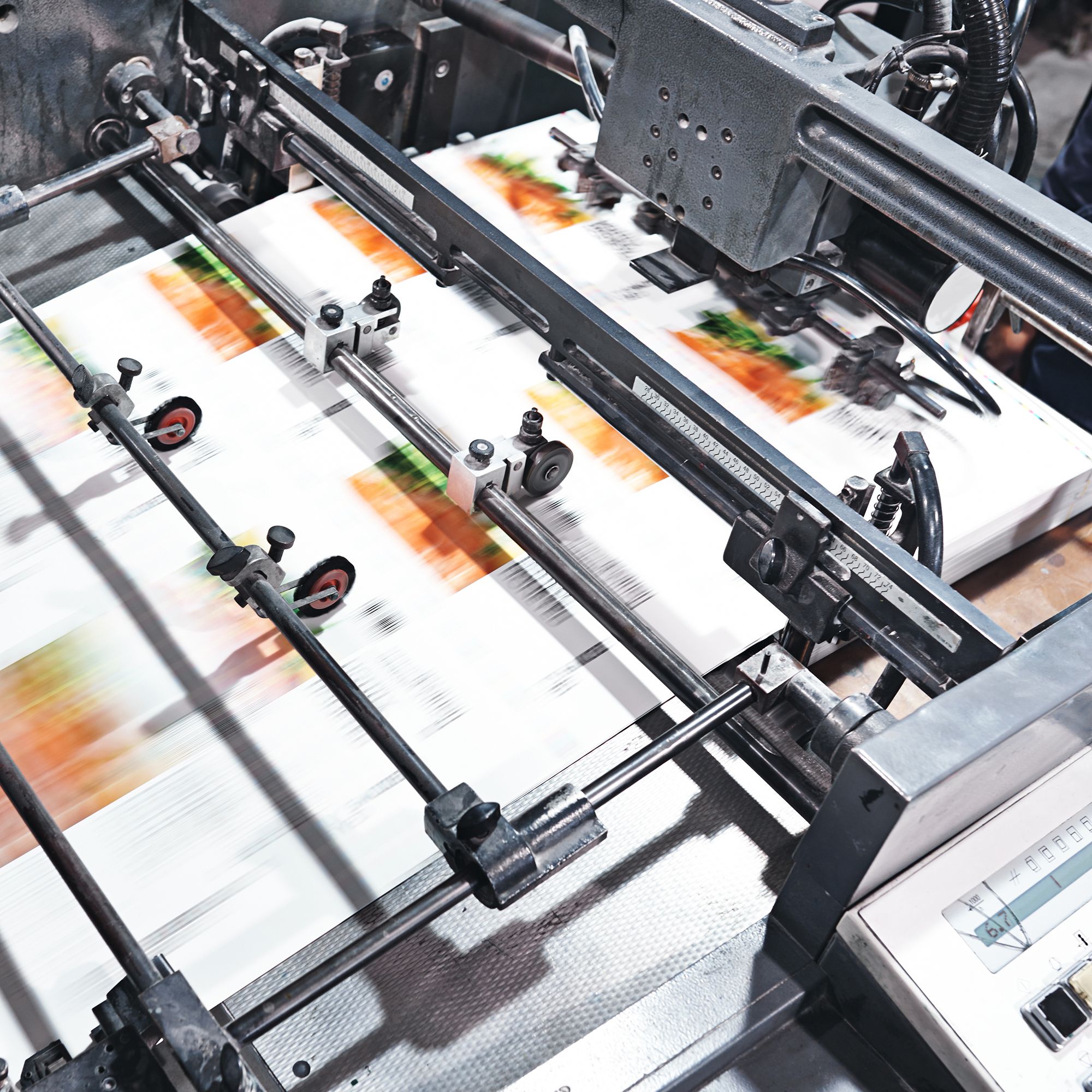 modern-printing-press-in-operation-with-paper-2026-03-25-02-19-02-utc.jpg